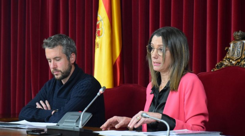 Arroxo y Méndez presentan ante los medios de comunicación el presupuesto municipal para 2023