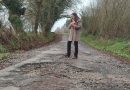 Olga Louzao en la pista que comunica o Burgo con Poutomillos