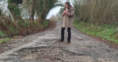 Olga Louzao en la pista que comunica o Burgo con Poutomillos