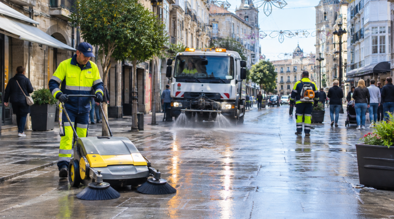 Lugo refuerza la limpieza de sus calles ante la llegada del San Froilán